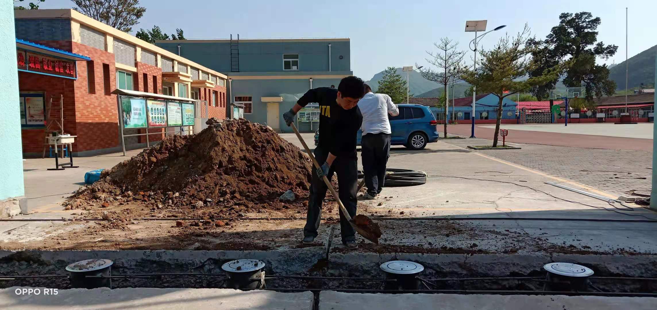 電動液壓升降柱施工現場 電動液壓升降柱施工現場